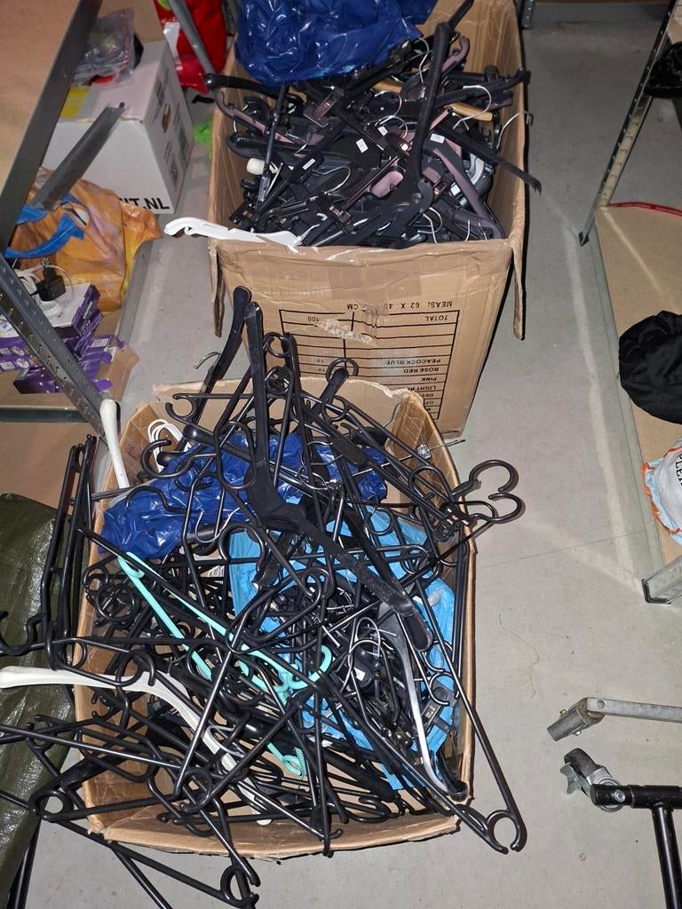 Complete winkeluitzet: rekken, paspoppen, regengoten, etc., Kunststof, Theviplook, Ophalen of Verzenden, 3111pb