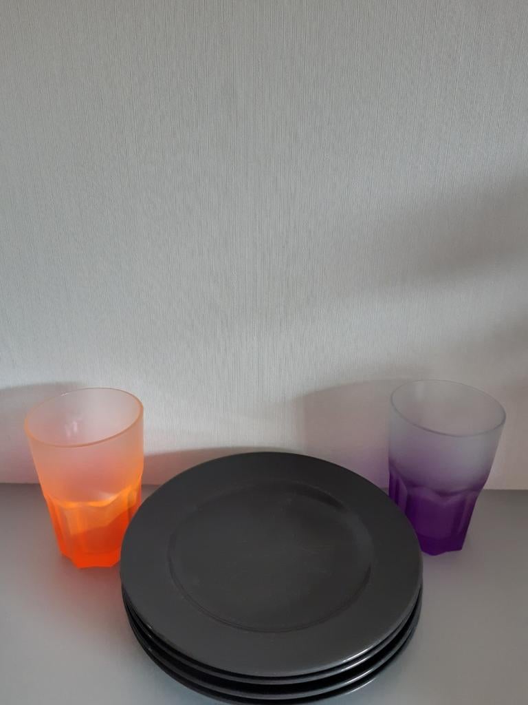 Gratis ophalen borden en glazen, Huis en Inrichting, Keuken | Servies, Ophalen, Gebruikt, Overige typen