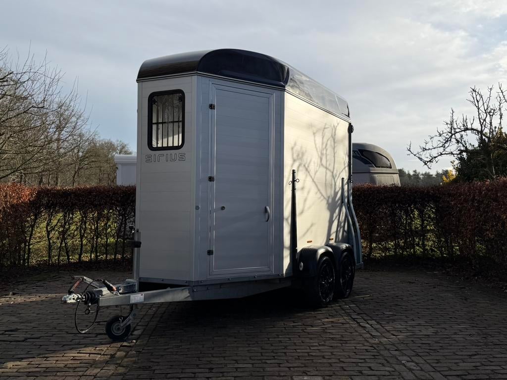 Prachtig mooie sirius s80 vol aluminium met zadelkamer, Ophalen, TT- paardentrailers, -, -