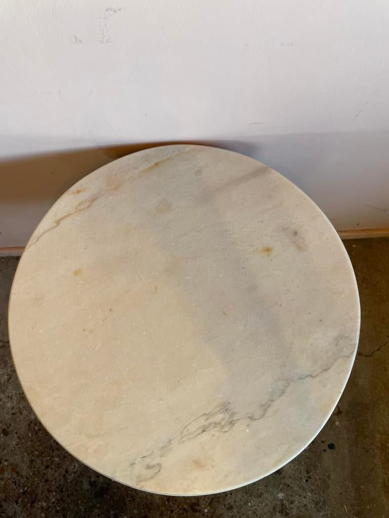 Antiek marmeren tafeltje met bronzen voet, Huis en Inrichting, Tafels | Bijzettafels, Overige materialen, Minder dan 55 cm, Gebruikt