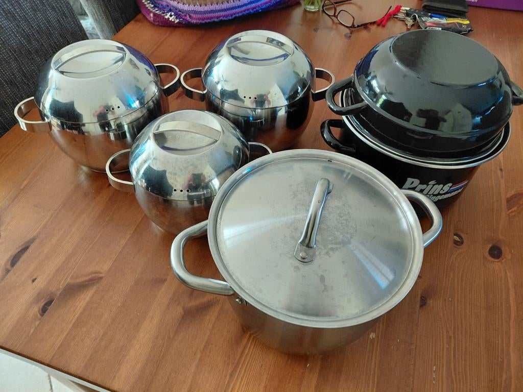 Pannen rvs ikea emaille mosselpan 1koop, Huis en Inrichting, Keuken | Potten en Pannen, Ophalen of Verzenden, Gebruikt, Rvs, Pannenset