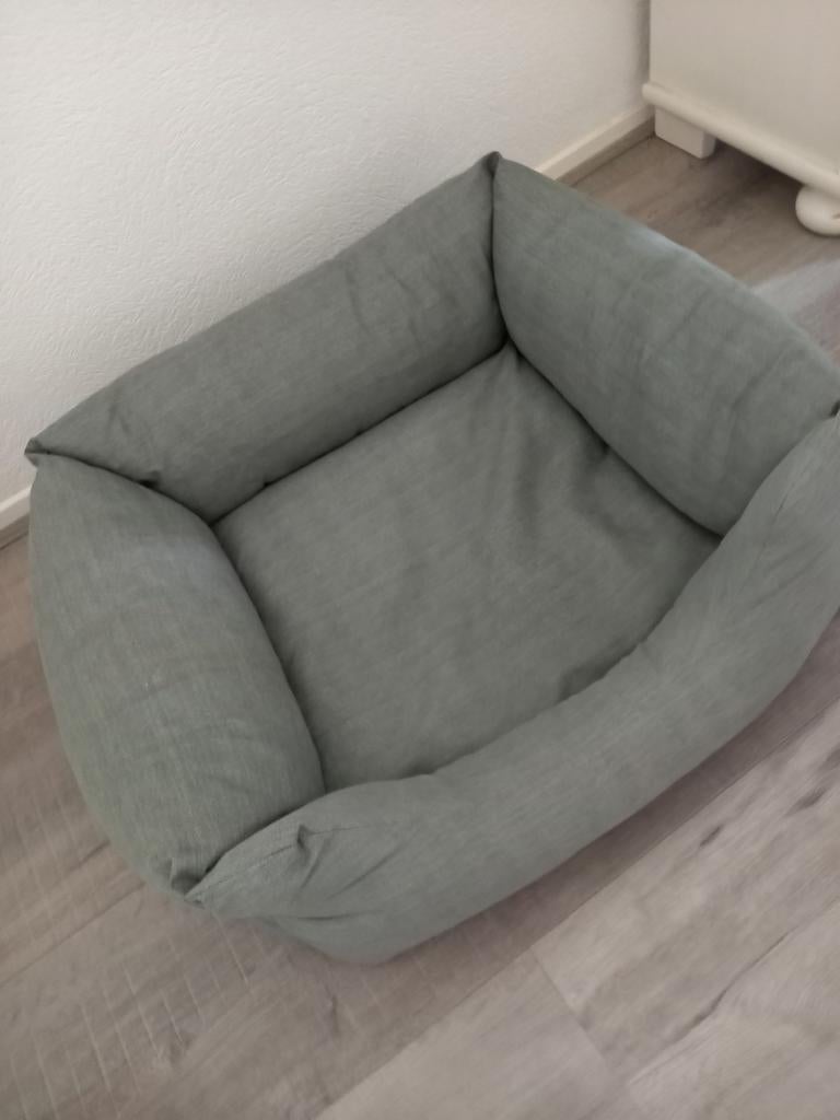 Te koop grote hondenmand.met gratis puppy mandje, Ophalen