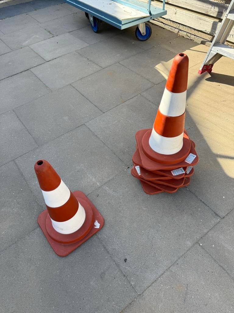 7 stuks pylonnen - Verkeerskegels - Oranje met wit, Ophalen of Verzenden, Gebruikt