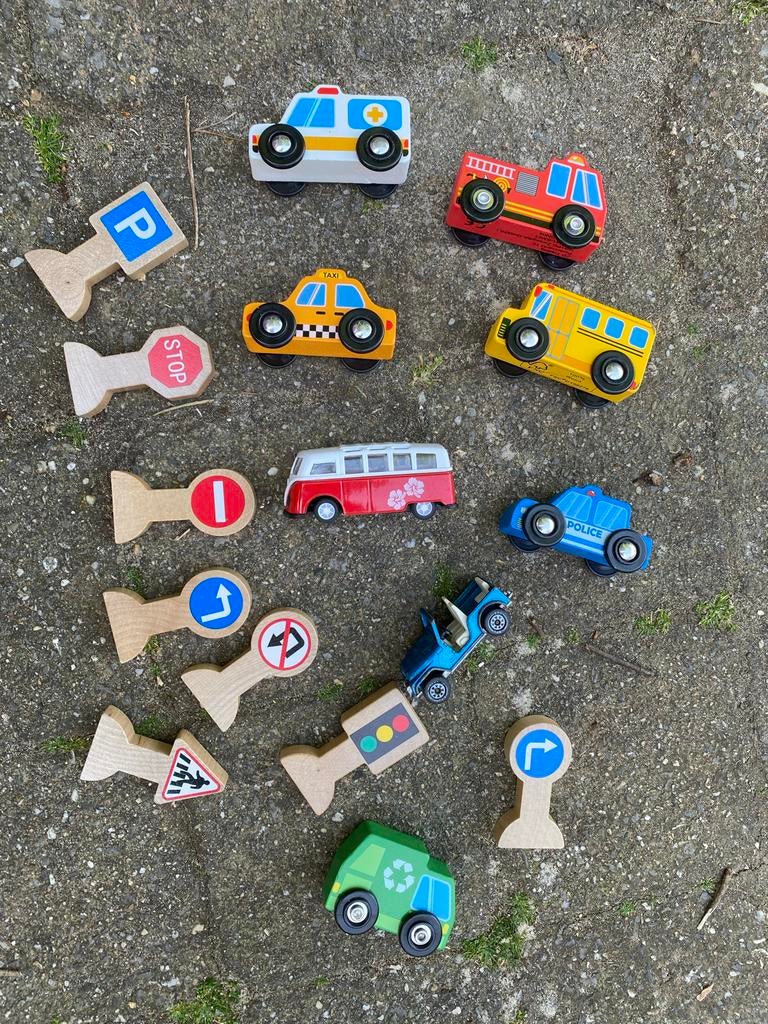Houten speelgoedautootjes en verkeersborden set, Kinderen en Baby's, Speelgoed | Speelgoedvoertuigen, Ophalen of Verzenden, Gebruikt