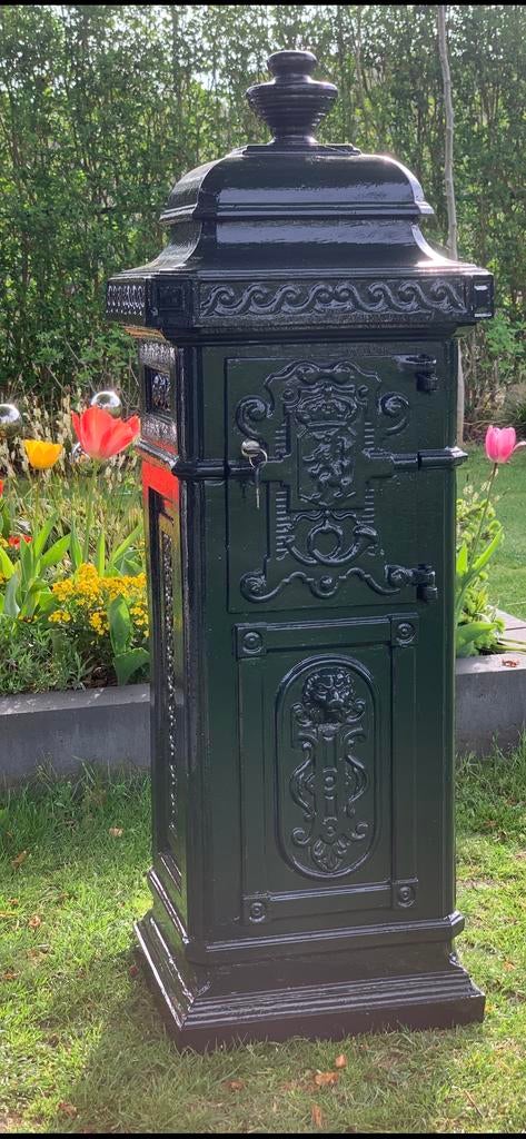 Engselse brievenbus in topvorm!, Ophalen, Zo goed als nieuw, IJzer, Staande brievenbus