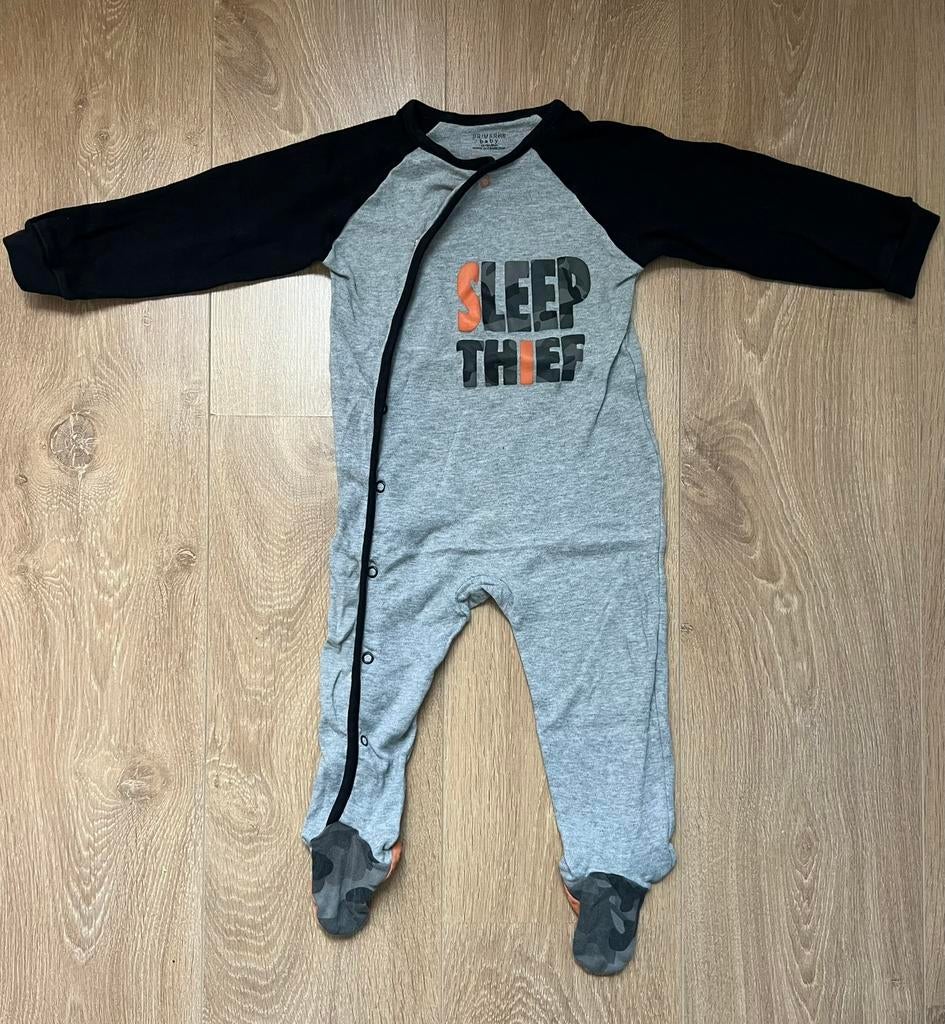 Primark jongens pyjama ‘Sleef thief’ maat 12-18 mnd/86, Ophalen of Verzenden, Gebruikt, Jongetje, Nacht- of Onderkleding
