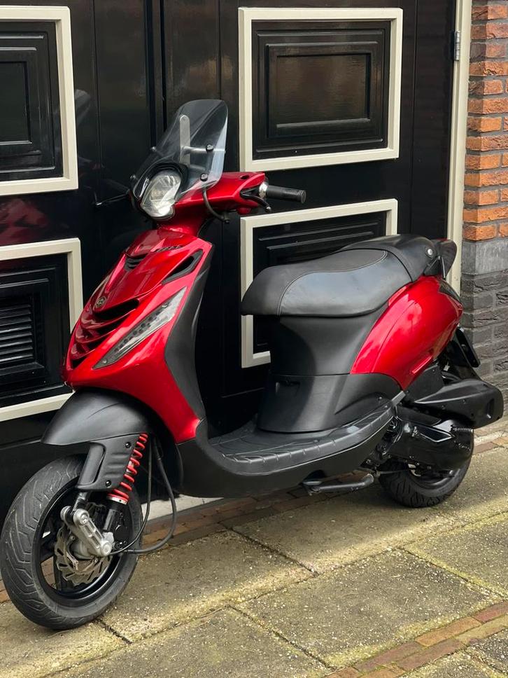 Zip 172cc brom, Fietsen en Brommers, Scooters | Piaggio, Zo goed als nieuw, Zip, Benzine, Ophalen