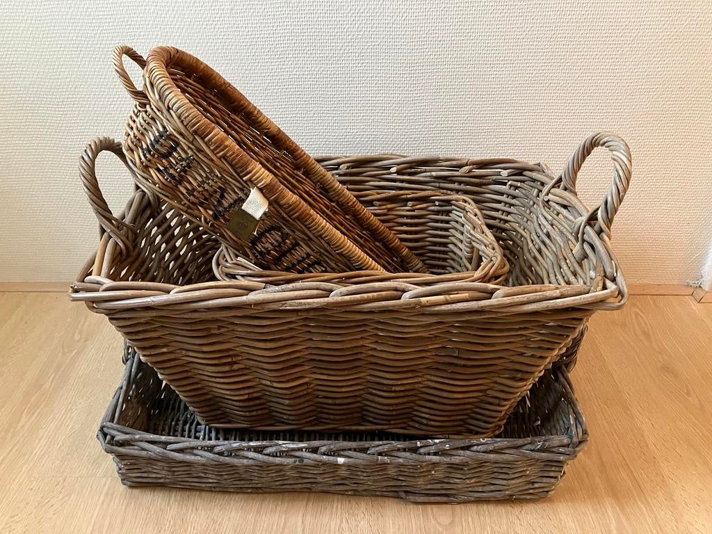 4 x prachtige rieten mand / dienblad, Ophalen of Verzenden, Zo goed als nieuw, Rechthoekig, Riet