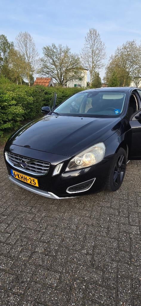 Volvo S60 1.6 T3 2013 Zwart, Voorwielaandrijving, 1596 cc, Navigatiesysteem, 4 cilinders