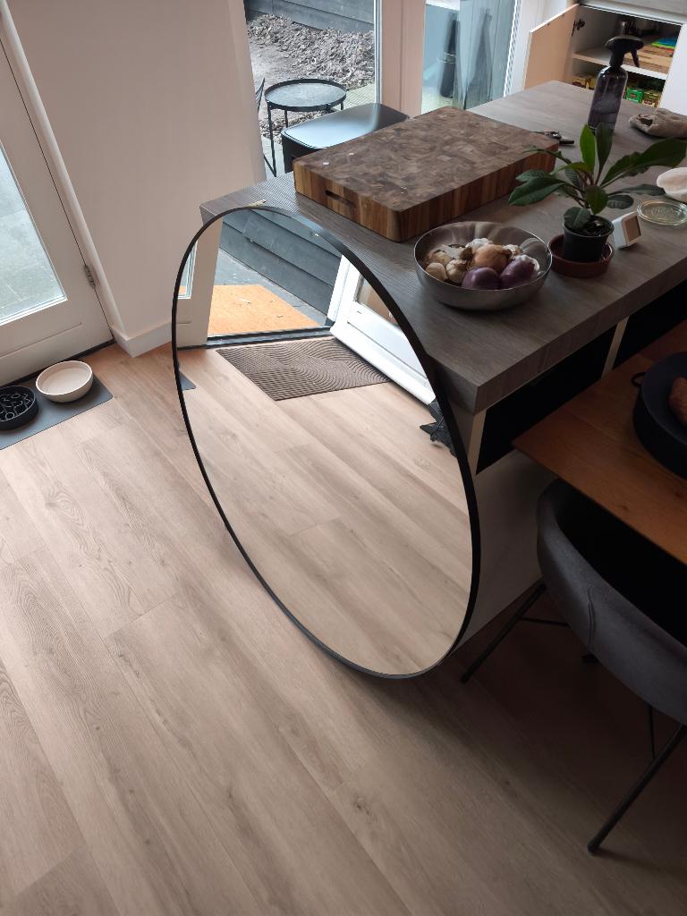 LINDBYN IKEA Spiegel, zwart, 110 cm, Huis en Inrichting, Woonaccessoires | Spiegels, Ophalen, 100 tot 150 cm, Rond, Zo goed als nieuw
