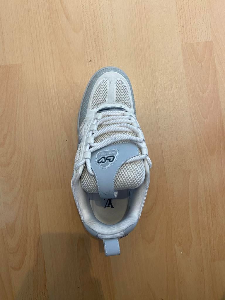 LV skate schoenen grijs maat 44, Ophalen, Zo goed als nieuw, Overige kleuren, Sneakers of Gympen
