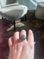 Vintage ring met smaragd en diamanten, Ophalen, Gebruikt, 17 tot 18, Met edelsteen