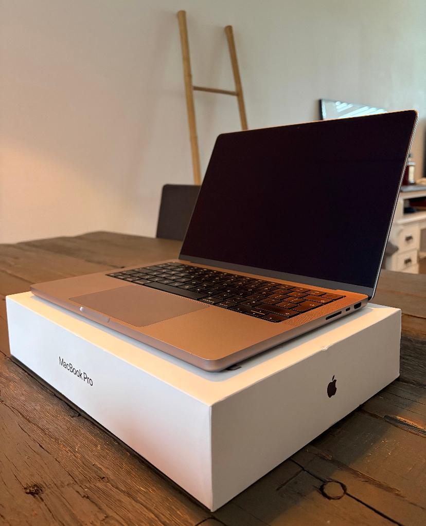 Macbook Pro 14' 2021 M1 (16GB geheugen/512GB SSD), Computers en Software, Apple Macbooks, MacBook Pro, Qwerty, Overige groottes