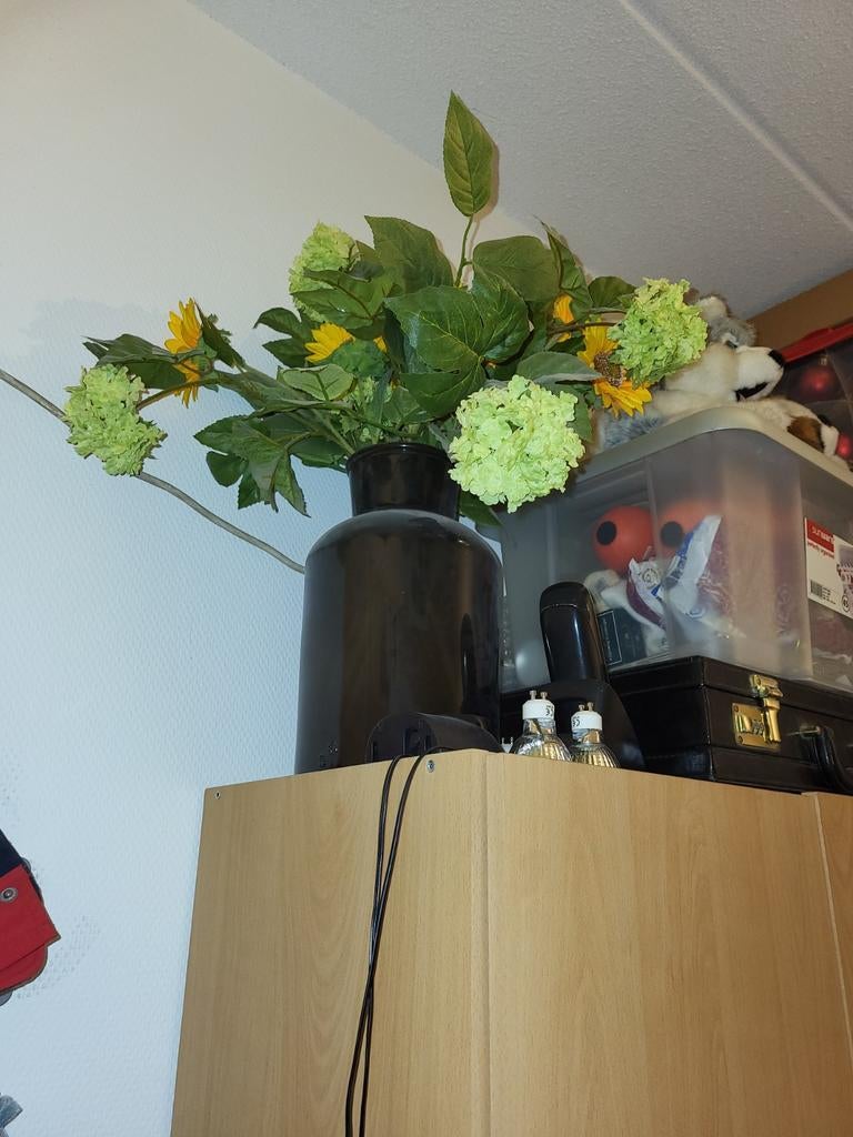 Grote bruine vaas met kunstbloemen, Huis en Inrichting, Ophalen of Verzenden