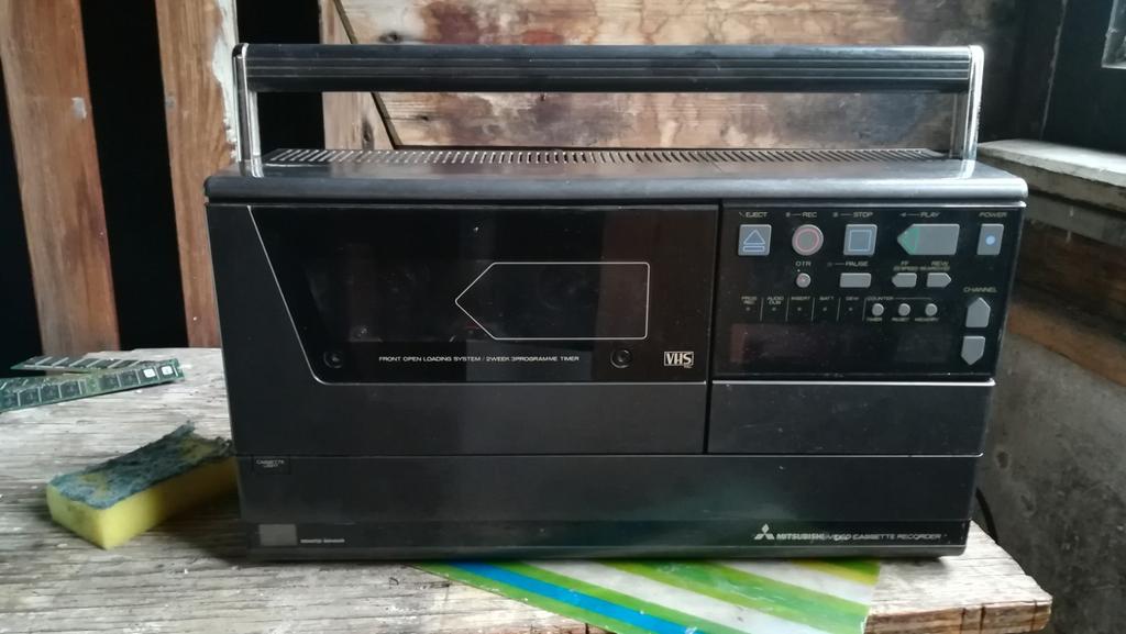 Mitsubishi Vhs recorder HS-710ur defect, Ophalen