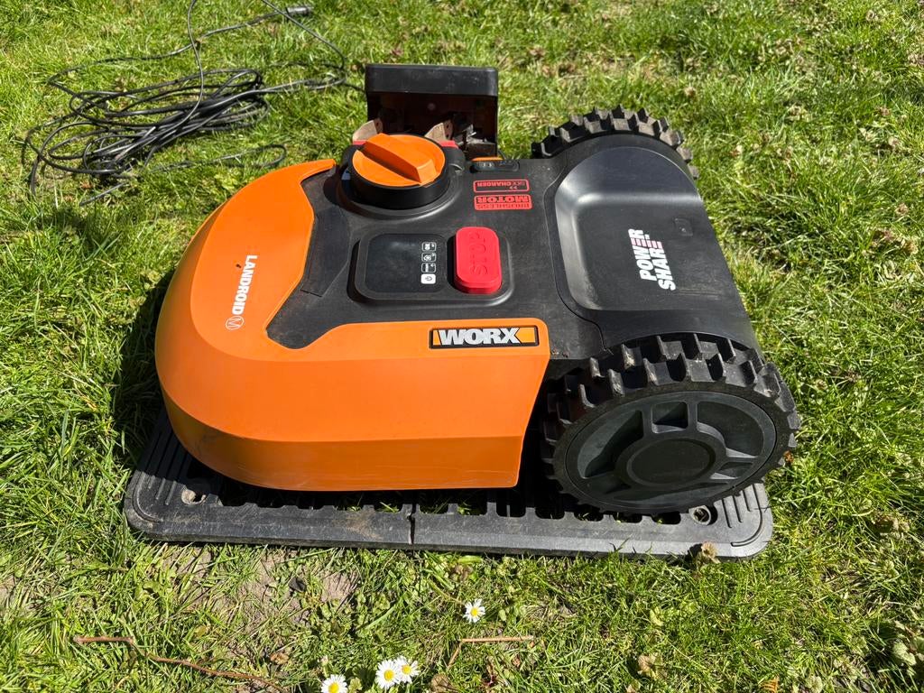 Worx WR141E robotmaaier 500m2, Ophalen, Gebruikt, Bestuurbaar via app