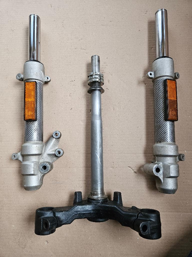 Voorvork Aerox >BJ 2013 4-takt 2-takt voorpoten kroonstuk, Frame, Aerox, R, Yamaha