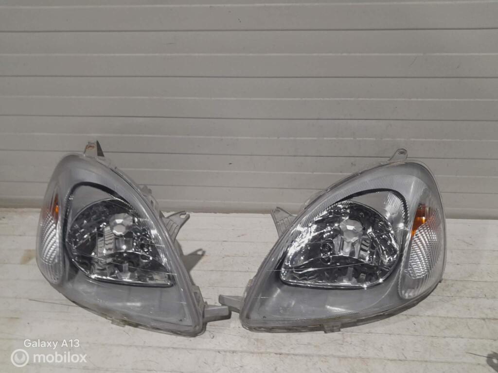 Koplamp Toyota Yaris, Gebruikt, Ophalen of Verzenden