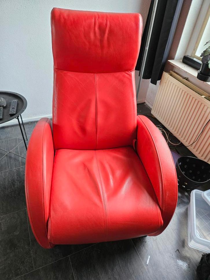 Rode lederen relaxfauteuil., Huis en Inrichting, Fauteuils, Zo goed als nieuw, Leer, 50 tot 75 cm, Minder dan 75 cm, Ophalen