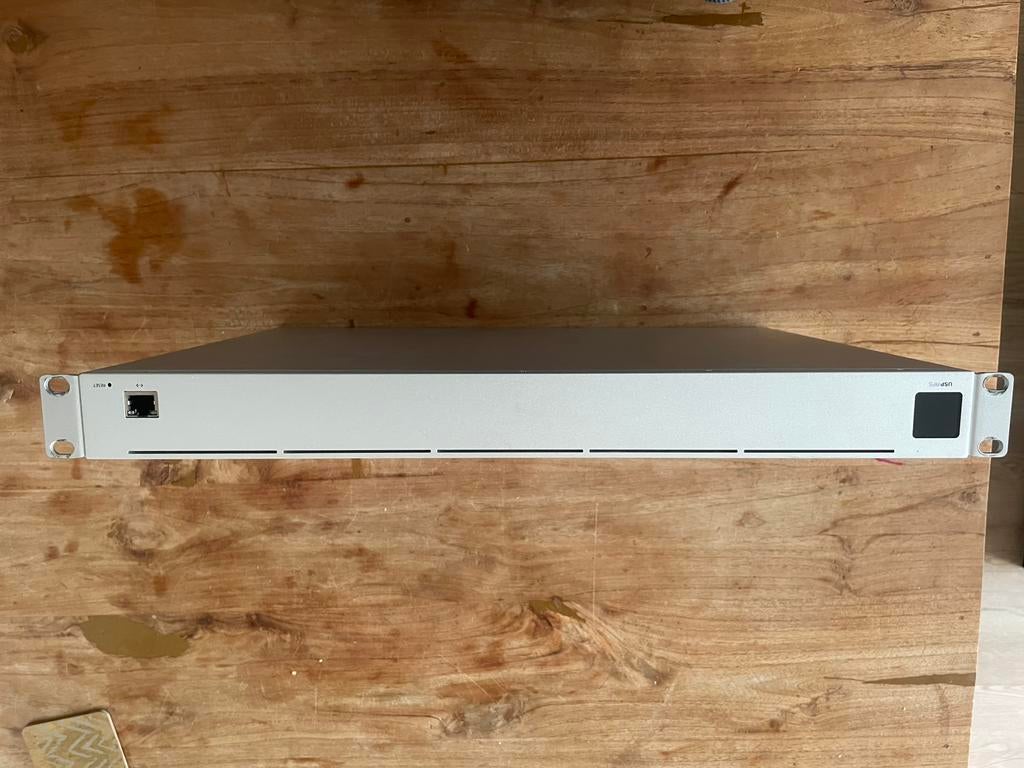 Ubiquiti RPS incl. 2 Smart Cables, Computers en Software, Netwerk switches, Ophalen of Verzenden, Gebruikt