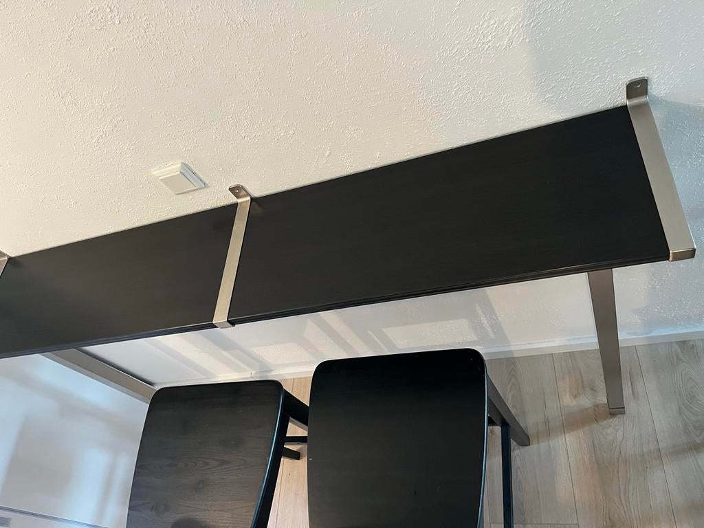 IKEA BERGSHULT/GRANHULT wandplank met twee UTBY poot, Huis en Inrichting, Woonaccessoires | Wandplanken en Boekenplanken, Ophalen