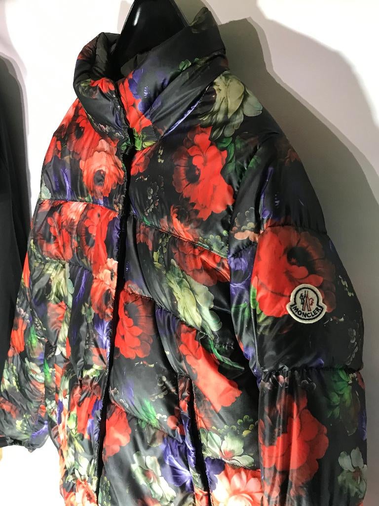 Moncler Koura Reversible Floral Puffer Jacket, Kleding | Dames, Jassen | Winter, Ophalen of Verzenden, Zo goed als nieuw, Zwart