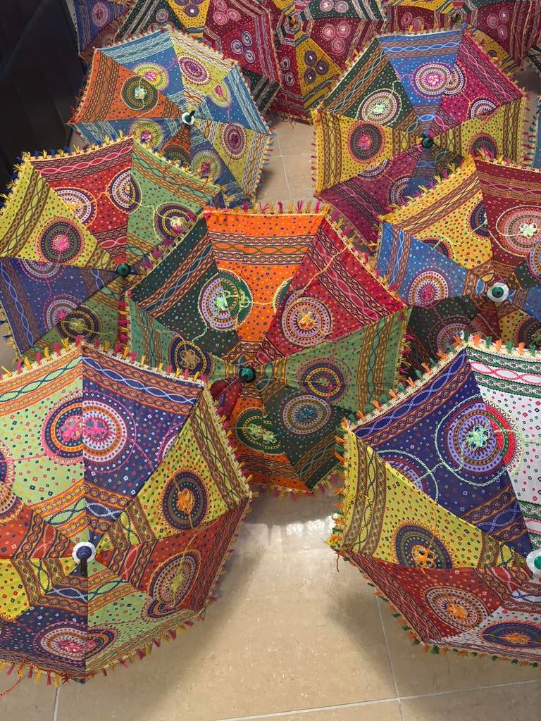 30 stuks decoratie paraplu’s te koop, Sieraden, Tassen en Uiterlijk, Paraplu's, Ophalen of Verzenden, Zo goed als nieuw