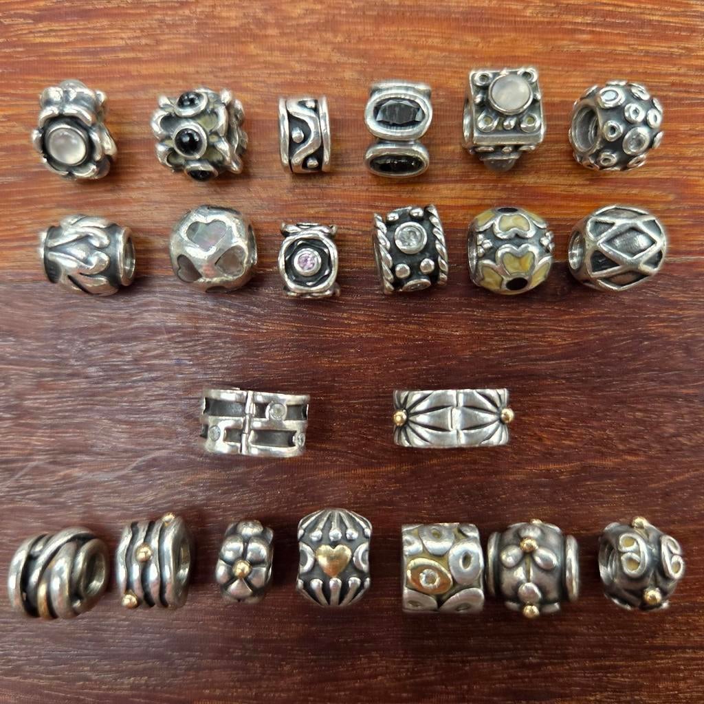 Pandora bedels + clips , armband en ketting, Sieraden, Tassen en Uiterlijk, Bedels, Gebruikt, Pandora, Ophalen of Verzenden, 4 bedels of meer