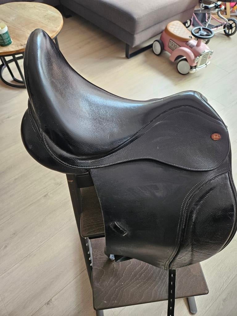 Zadel Kent & Mastero 17,5 inch., Dieren en Toebehoren, Paarden en Pony's | Zadels, Ophalen of Verzenden, Zo goed als nieuw, Dressuur