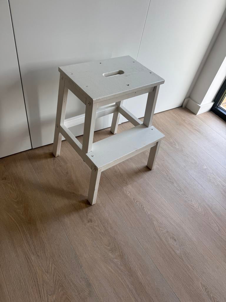 IKEA krukje met lichte gebruiksporen, Huis en Inrichting, Krukjes, Ophalen of Verzenden, Gebruikt, Hout
