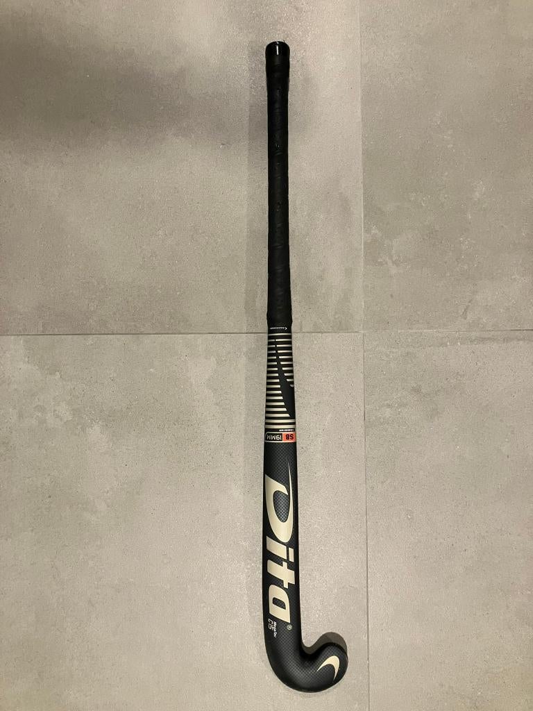 Dita hockeystick beginner junior 33" zwart/goud, Sport en Fitness, Hockey, Ophalen, Zo goed als nieuw, Stick