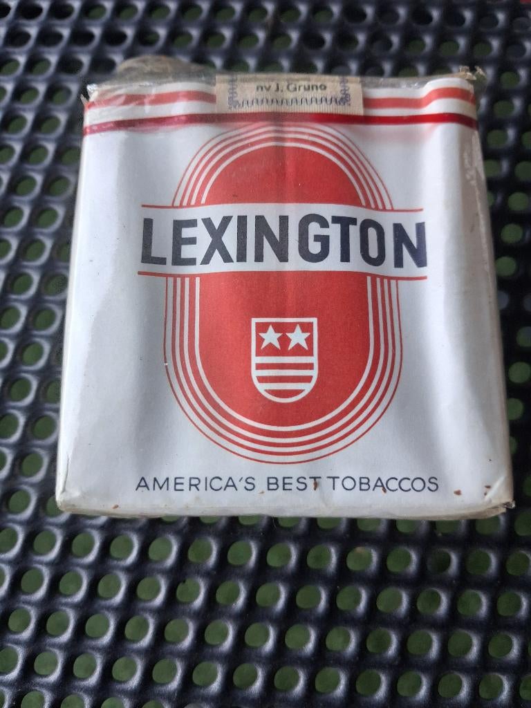Oud pakje Lexington sigaretten, Verzamelen, Ophalen of Verzenden, Zo goed als nieuw, Tabaksdoos of Verpakking