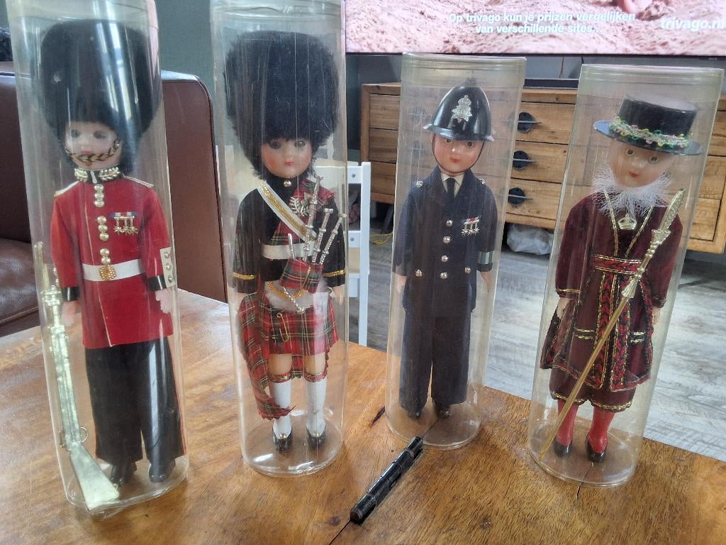 Vintage klederdracht popjes, Verzamelen, Poppen, Ophalen of Verzenden, Gebruikt, Pop