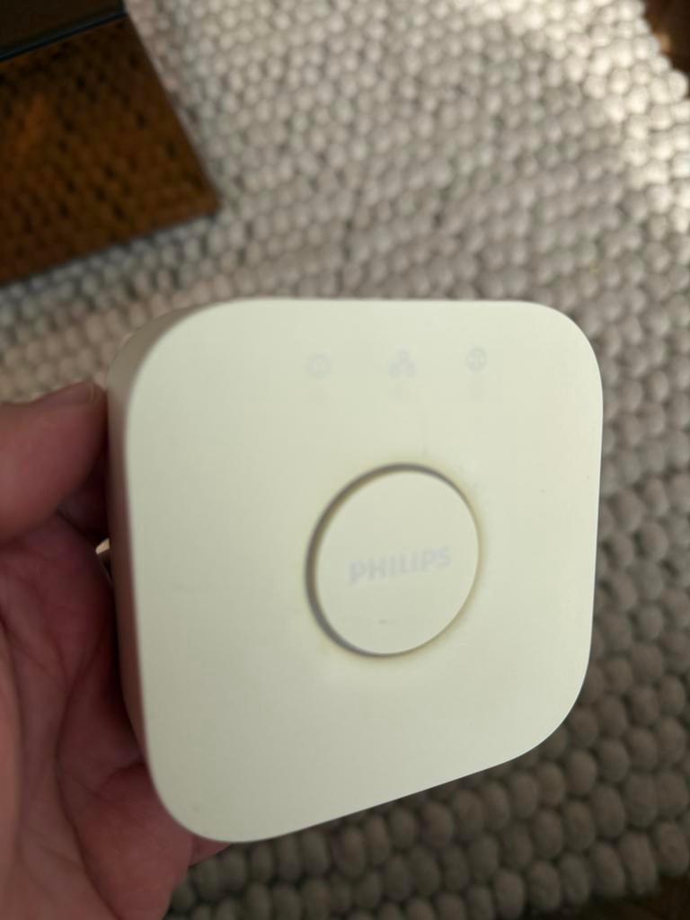 Philips Hue Bridge v2 + adapter – werkt perfect, 6 singles of meer, Ophalen of Verzenden, Zo goed als nieuw