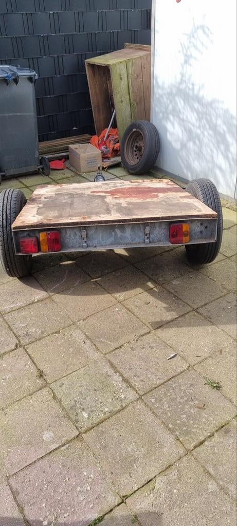 Onderstel aanhanger met reserveband, Ophalen
