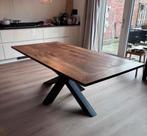 Ruime eettafel met massief houten blad en metalen onderstel, Huis en Inrichting, Tafels | Eettafels, Ophalen, Gebruikt, 100 tot 150 cm