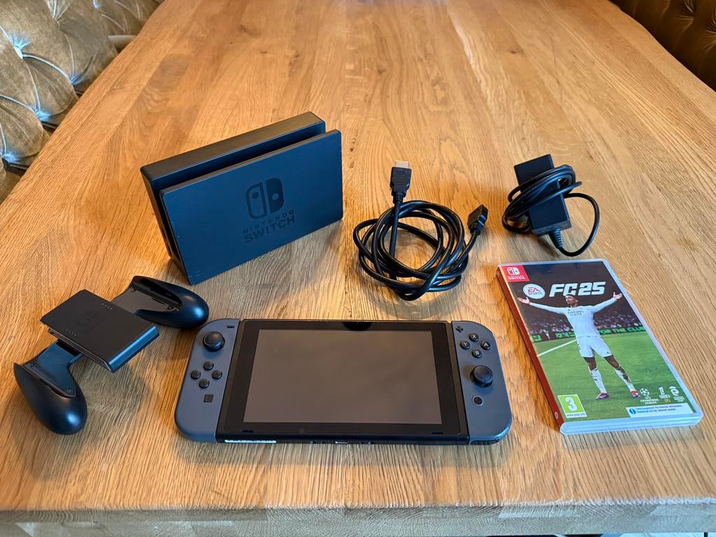 Nintendo Switch inclusief FIFA 25 te koop, Ophalen, Zo goed als nieuw, Switch Original