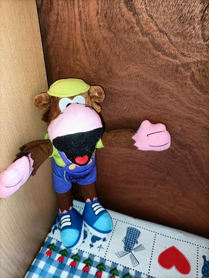 Oehlie de aap knuffel van binnenspeeltuin Monkey Town. , Kinderen en Baby's, Speelgoed | Knuffels en Pluche, Zo goed als nieuw