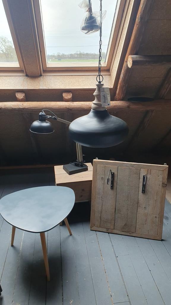 Hanglamp, bijzettafel, tafellamp en wandrek. KOOPJE!!, Ophalen of Verzenden, Nieuw, Industrieel, Modern, Landelijk