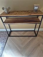 Sidetable met houten bladen en zwarte stalen poot, Ophalen