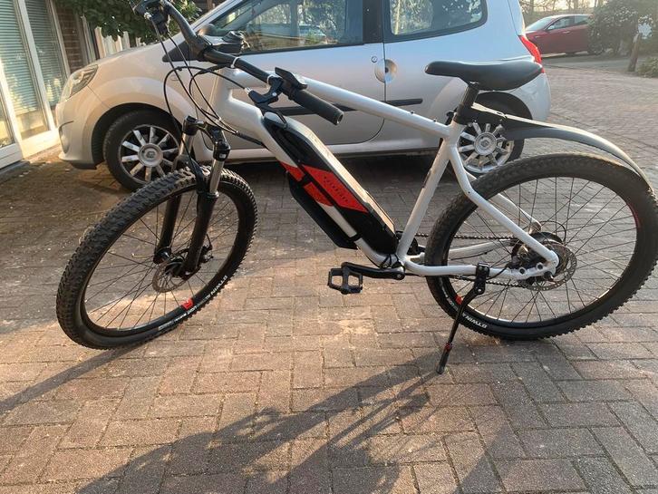 E st 100 nu weg, Fietsen en Brommers, Elektrische fietsen, Zo goed als nieuw, Overige merken, Minder dan 47 cm, Ophalen