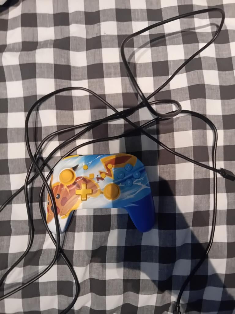 Nintendo Switch Controller - Pikachu Design, Ophalen, Gebruikt, Switch, Overige controllers