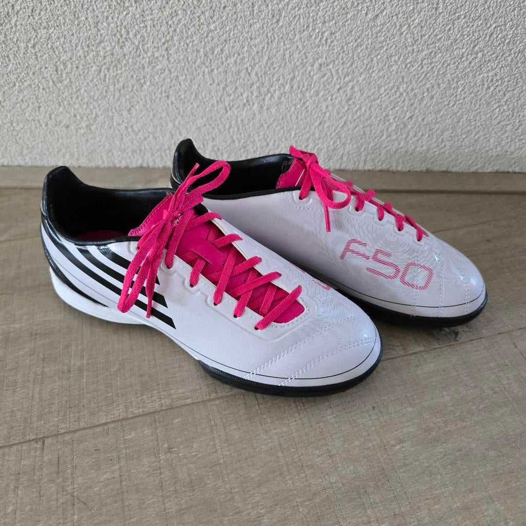 Adidas F50  kunstgras voetbalschoenen - Wit/Roze, Ophalen of Verzenden, Nieuw, Schoenen
