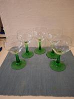 5 mooi gevormde wijnglazen met groene steel / voet, Ophalen of Verzenden