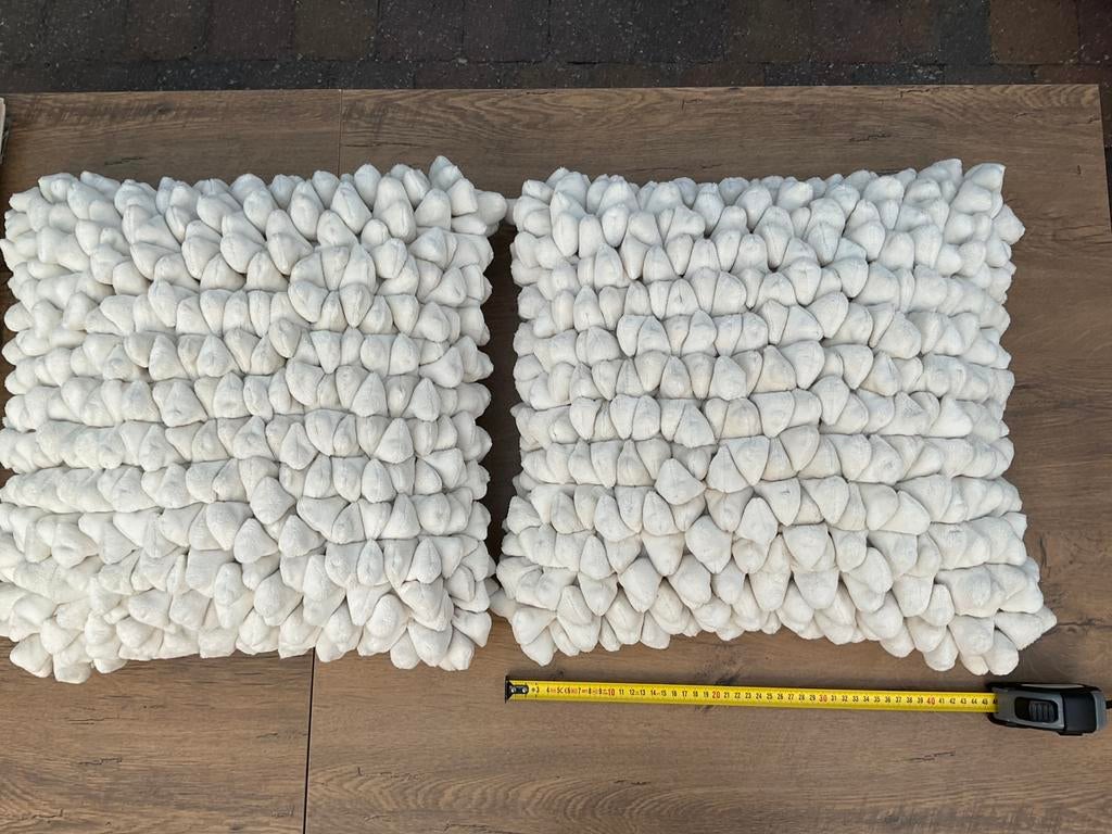 2 nieuwe witte ecru Pebble kussens Pebbles, Ophalen, Nieuw, Wit
