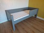 Peuterbed grijs. Bed, matras 150x70, lattenbodem, 70 tot 85 cm, 140 tot 160 cm, Zo goed als nieuw, Ophalen
