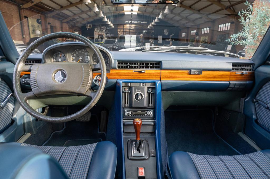 Mercedes-Benz S-Klasse 280 S W116 (bj 1977, automaat), Auto's, Oldtimers, Automaat, 156 pk, Leder en Stof, Mercedes-Benz