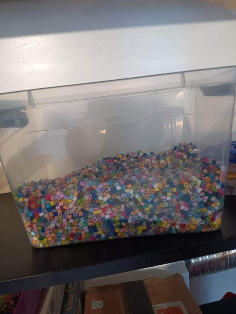 Grote doos met strijkkralen en diverse grondplaten, Kinderen en Baby's, Speelgoed | Educatief en Creatief, Ophalen of Verzenden