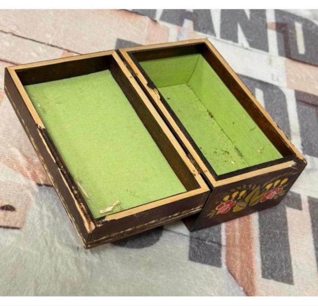 Antiek vintage sieradendoos hout gelakte doos Kashmir India, Antiek en Kunst, Ophalen of Verzenden