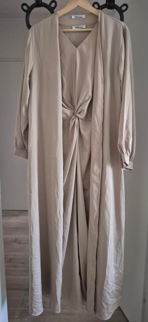 Helemaal Nieuwe Satijn Lange Jurk - Miliana, Beige, Miliana, Maat 42/44 (L), Nieuw